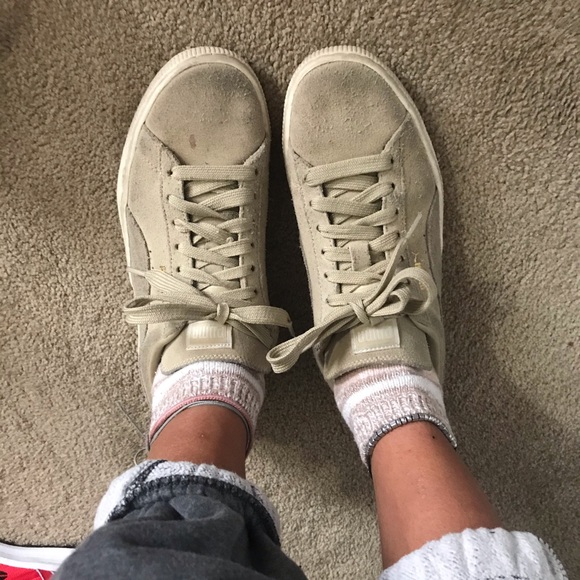 Tan Pumas - Picture 3 of 7